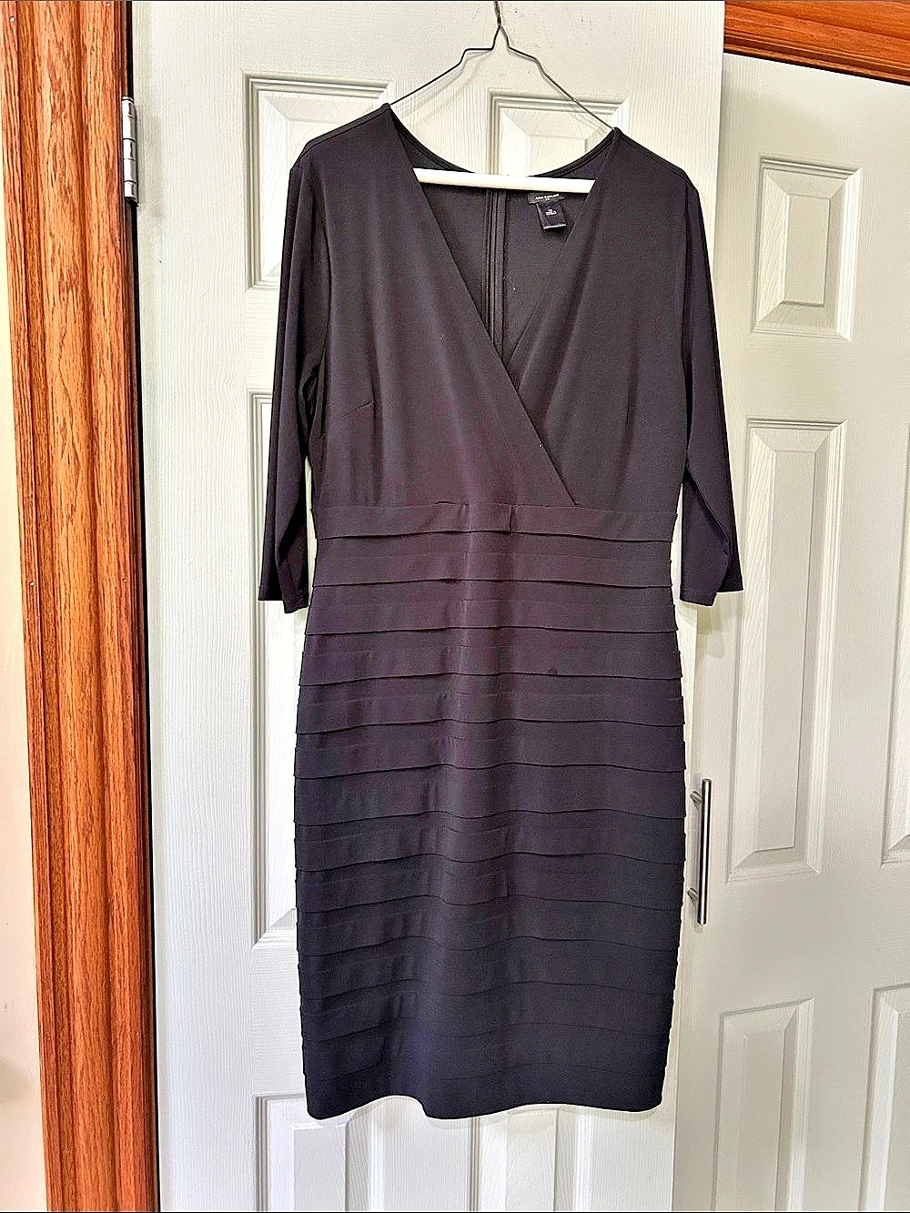 Ann Taylor Black midi length stretch cocktail business dress black sz 12 Zipper
